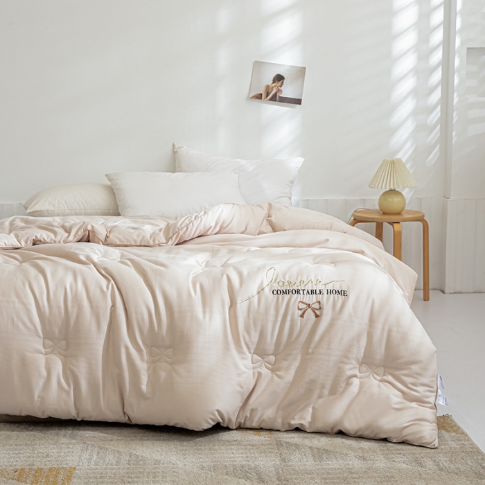 91家纺网 家纺一手货源 找家纺 久典2020新款40S全棉提花抗菌被甜心系列 甜心-米驼