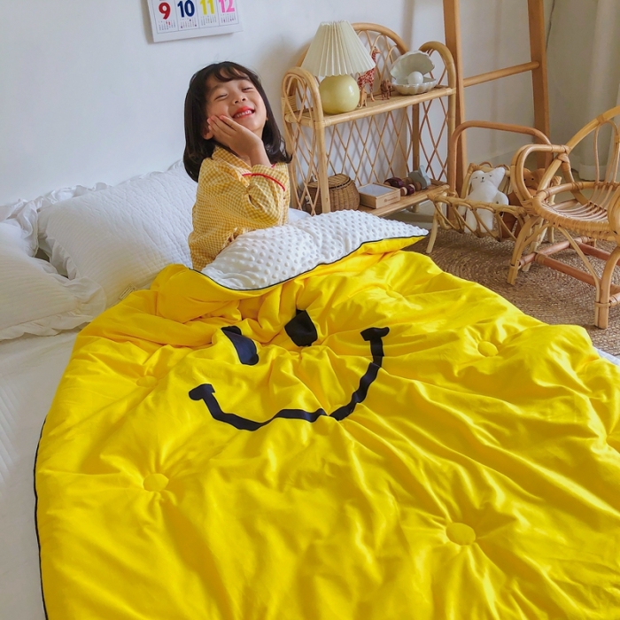 91家纺网 家纺一手货源 找家纺 星期八 2020新款双面绒豆豆被 笑脸