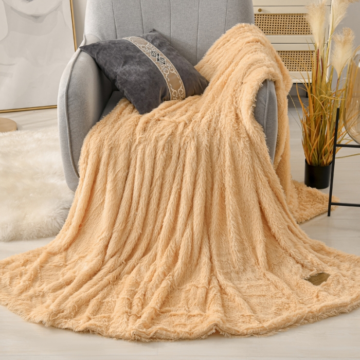 91家纺网 家纺一手货源 找家纺 卡奥家纺 2021多功能双层超柔长毛毯空调毯毛绒被套 金色