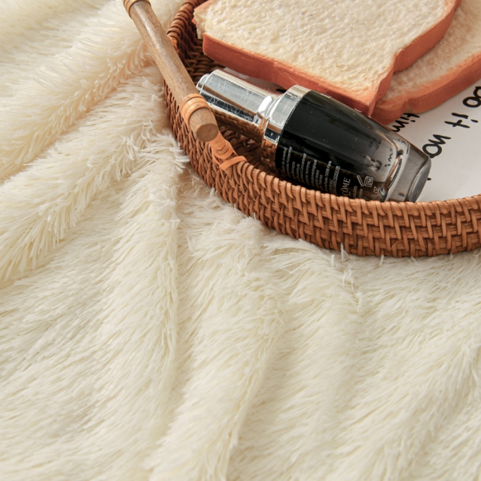 91家纺网 家纺一手货源 找家纺 卡奥家纺 2021多功能双层超柔长毛毯空调毯毛绒被套 米白色