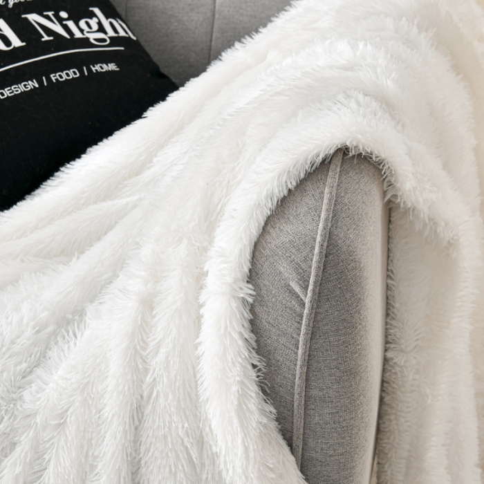 91家纺网 家纺一手货源 找家纺 卡奥家纺 2021多功能双层超柔长毛毯空调毯毛绒被套增白色