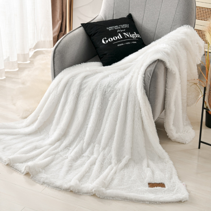 91家纺网 家纺一手货源 找家纺 卡奥家纺 2021多功能双层超柔长毛毯空调毯毛绒被套增白色