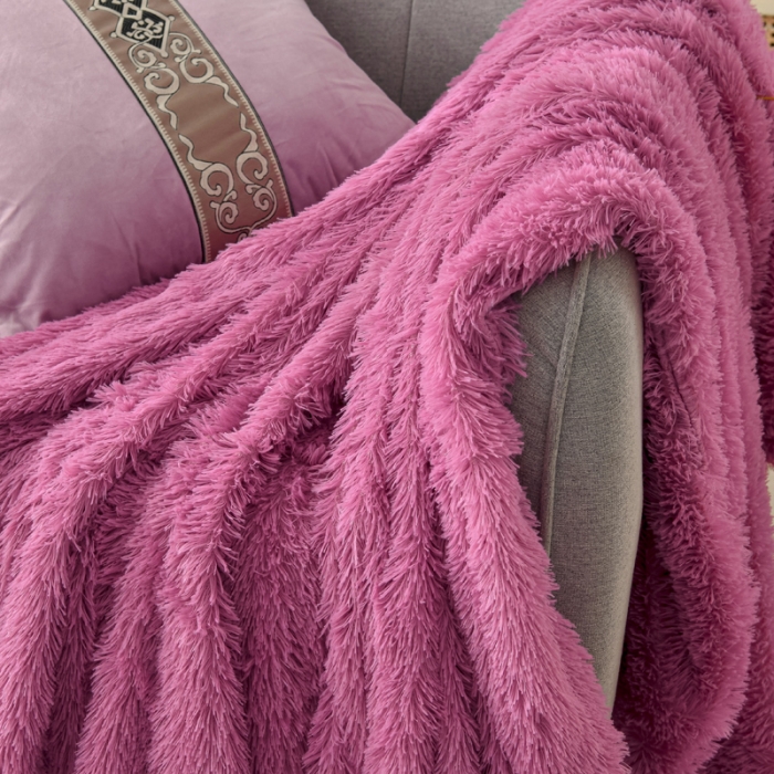 91家纺网 家纺一手货源 找家纺 卡奥家纺 2021多功能双层超柔长毛毯空调毯毛绒被套 紫粉