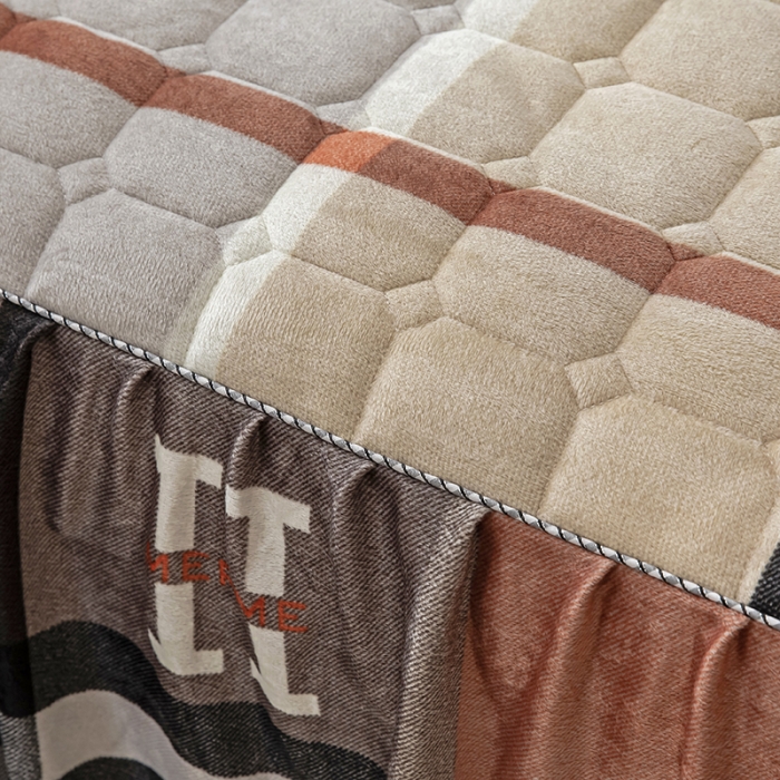 91家纺网 家纺一手货源 找家纺 纽缦 2020新款绒夹棉床裙 布鲁斯