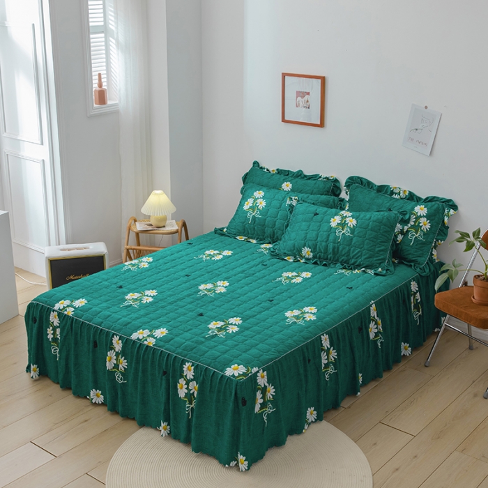 91家纺网 家纺一手货源 找家纺 纽缦 2020新款绒夹棉床裙 雏菊满园绿