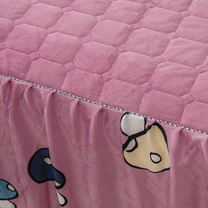 91家纺网 家纺一手货源 找家纺 纽缦 2020新款绒夹棉床裙 蘑菇派玉