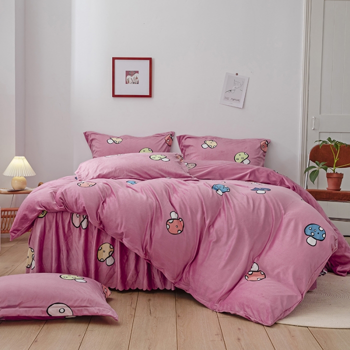 91家纺网 家纺一手货源 找家纺 纽缦 2020新款绒单层床裙四件套 蘑菇派玉