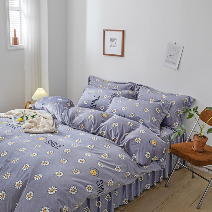 91家纺网 家纺一手货源 找家纺 纽缦 2020新款绒单层床裙四件套 幸运小菊蓝紫