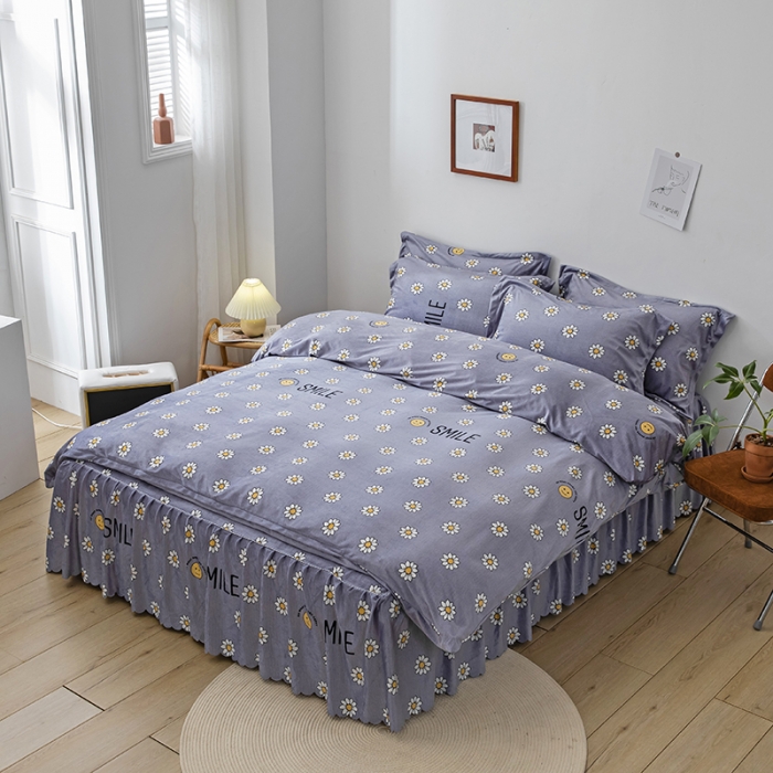 91家纺网 家纺一手货源 找家纺 纽缦 2020新款绒单层床裙四件套 幸运小菊蓝紫