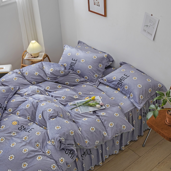 91家纺网 家纺一手货源 找家纺 纽缦 2020新款绒单层床裙四件套 幸运小菊蓝紫