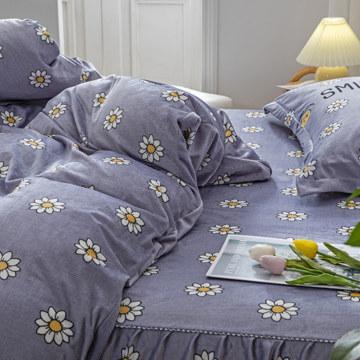 91家纺网 家纺一手货源 找家纺 纽缦 2020新款绒单层床裙四件套 幸运小菊蓝紫