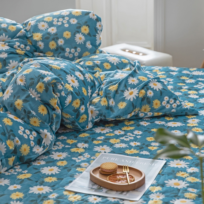 91家纺网 家纺一手货源 找家纺 纽缦 2020新款绒夹棉床裙四件套 雏菊之恋蓝