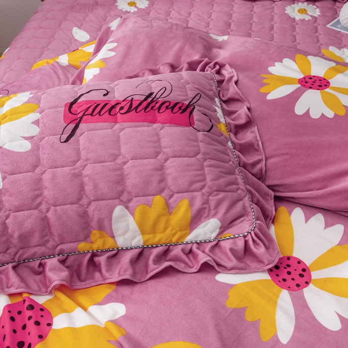 91家纺网 家纺一手货源 找家纺 纽缦 2020新款绒夹棉床裙四件套 大雏菊豆沙