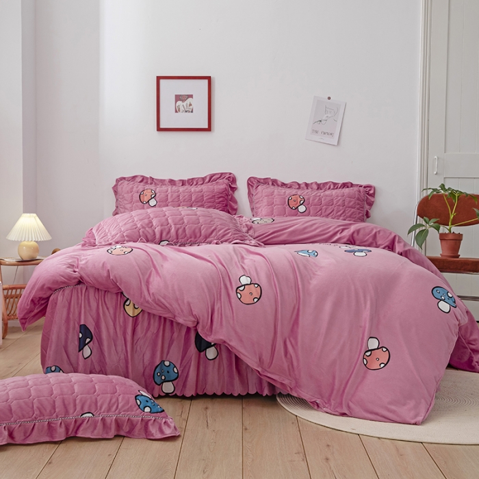 91家纺网 家纺一手货源 找家纺 纽缦 2020新款绒夹棉床裙四件套 蘑菇派玉