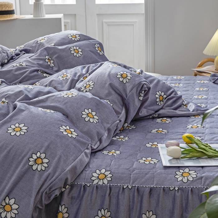 91家纺网 家纺一手货源 找家纺 纽缦 2020新款绒夹棉床裙四件套 幸运小菊蓝紫