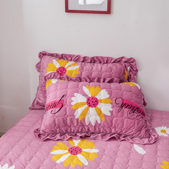 91家纺网 家纺一手货源 找家纺 纽缦 2020新款夹棉枕套一对 大雏菊豆沙