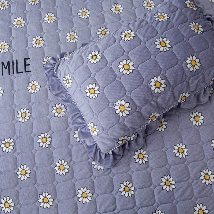 91家纺网 家纺一手货源 找家纺 纽缦 2020新款夹棉枕套一对 幸运小菊蓝紫