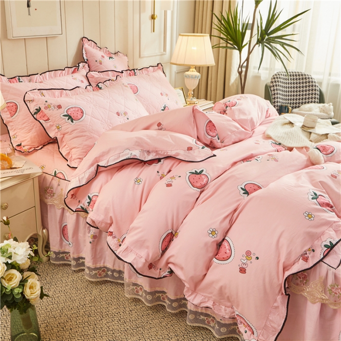 91家纺网 家纺一手货源 找家纺 十个点家纺 2022新款全棉蕾丝夹棉床裙四件套 恋爱草莓