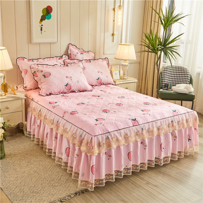 91家纺网 家纺一手货源 找家纺 十个点家纺 2022新款全棉蕾丝夹棉床裙四件套 恋爱草莓