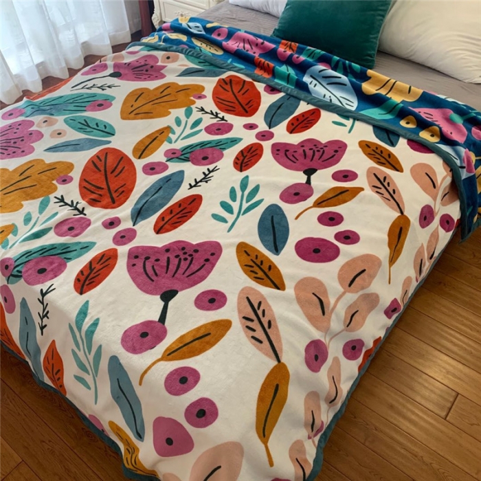 91家纺网 家纺一手货源 找家纺 卡奥轻奢复合毯子拉舍尔毛毯云毯法莱绒水晶绒毛毯采叶