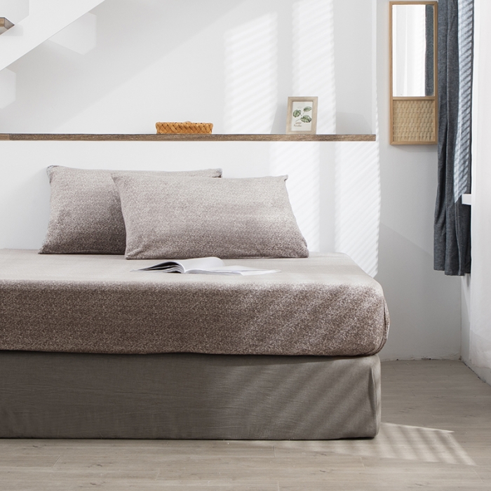 91家纺网 家纺一手货源 找家纺 小米笠 2020新款牛奶绒单床笠 雪花咖