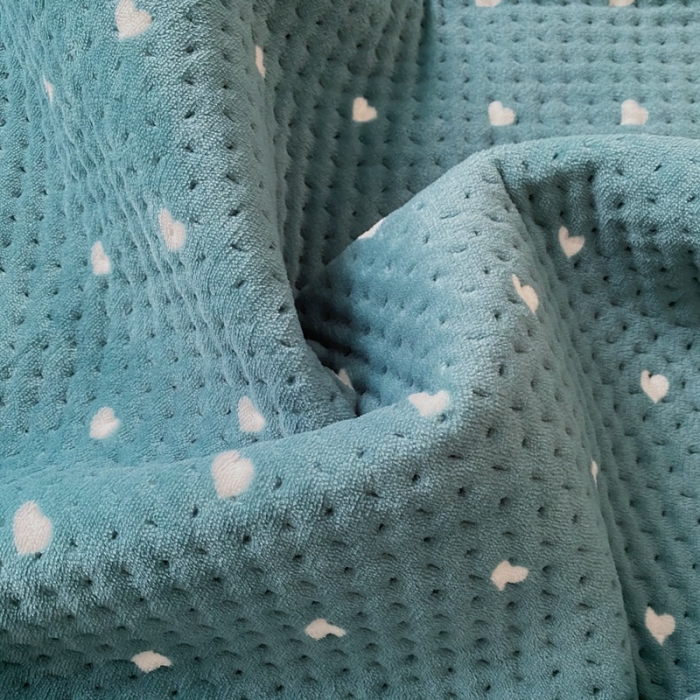 91家纺网 家纺一手货源 找家纺 星期八 2020新款奶油色花边牛奶绒床盖 爱心绿