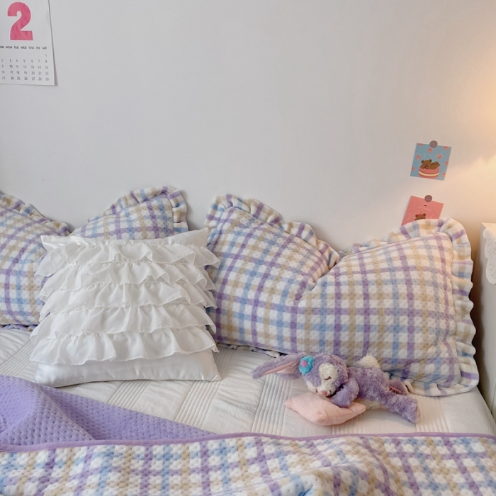 91家纺网 家纺一手货源 找家纺 星期八 2020新款奶油色花边牛奶绒床盖 格子紫