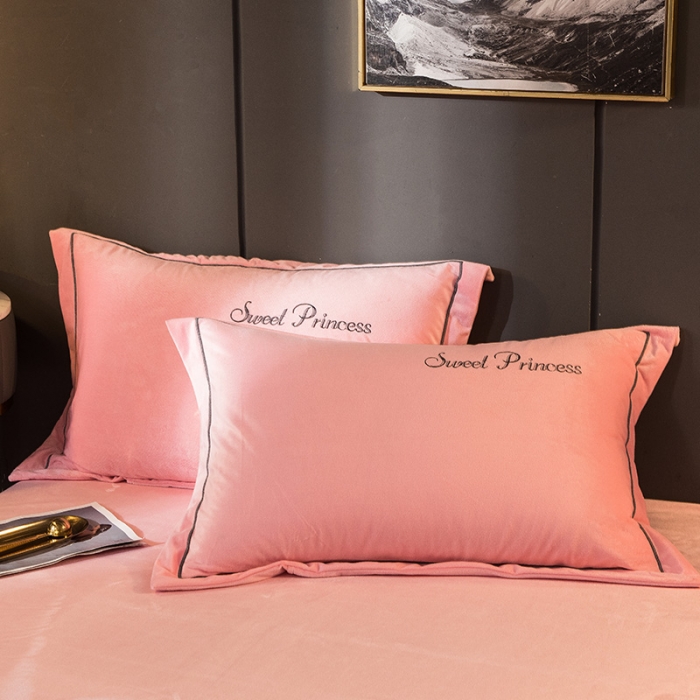 91家纺网 家纺一手货源 找家纺 骏腾 2022新款水晶绒刺绣宽边工艺款四件套 甜心公主-少女粉