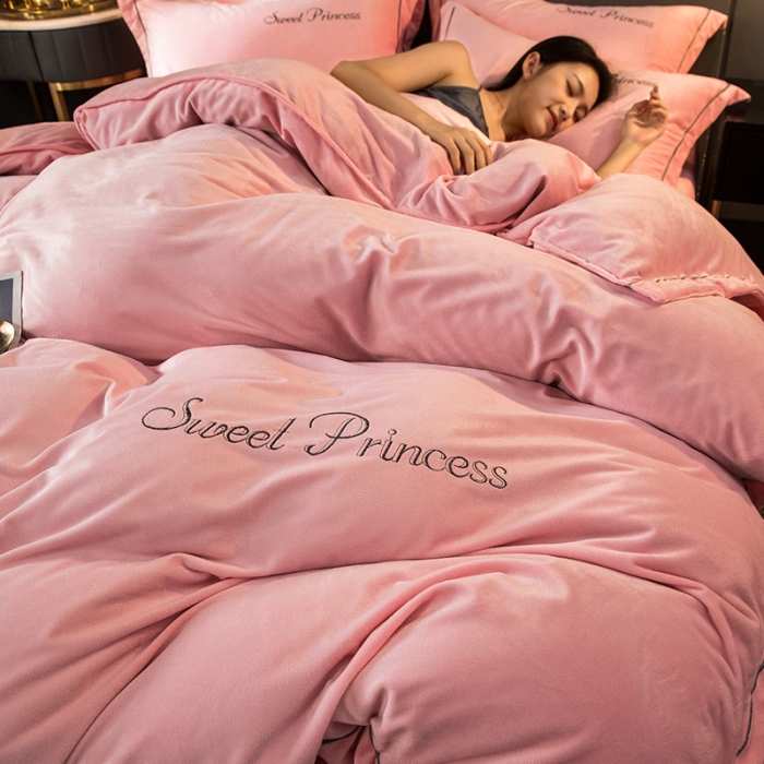 91家纺网 家纺一手货源 找家纺 骏腾 2022新款水晶绒刺绣宽边工艺款四件套 甜心公主-少女粉