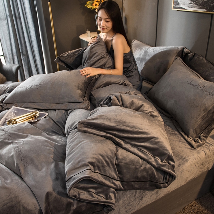 91家纺网 家纺一手货源 找家纺 骏腾 2022新款水晶绒刺绣宽边工艺款四件套 甜心公主-绅士灰