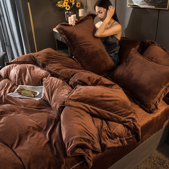 91家纺网 家纺一手货源 找家纺 骏腾 2022新款水晶绒刺绣宽边工艺款四件套 甜心公主-深咖