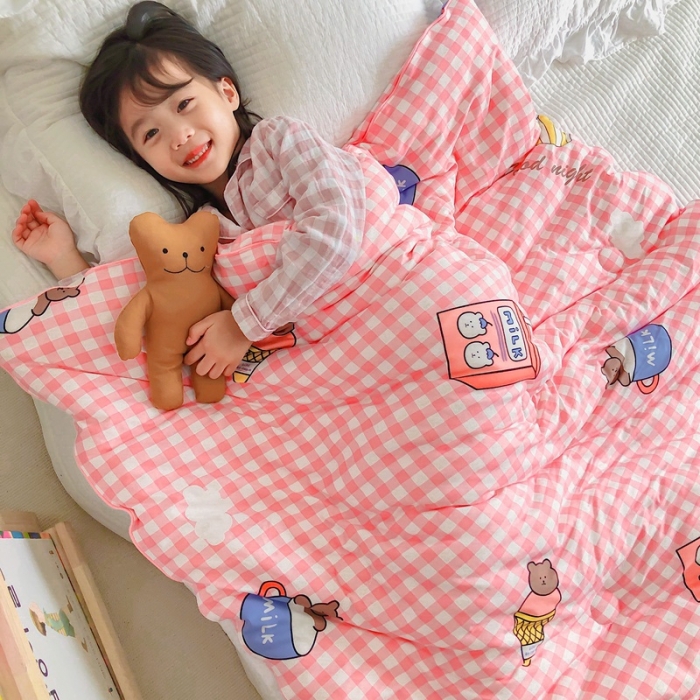 91家纺网 家纺一手货源 找家纺 星期八 2020新款婴儿裸睡级春秋冬被粉格小熊