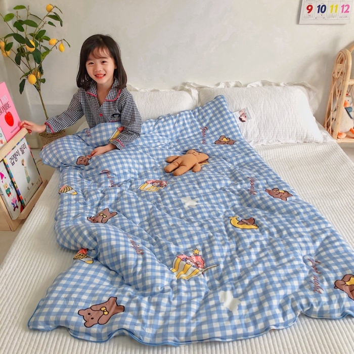 91家纺网 家纺一手货源 找家纺 星期八 2020新款婴儿裸睡级春秋冬被蓝格小熊