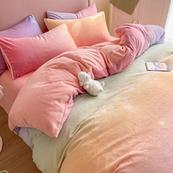 91家纺网 家纺一手货源 找家纺 眠帛 2020新款渐变色牛奶绒四件套幻彩系列 幻彩粉玉