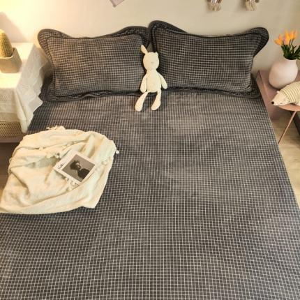 91家纺网 家纺一手货源 找家纺 琪格格 2020新款工艺款牛奶绒单品床单 小黑格