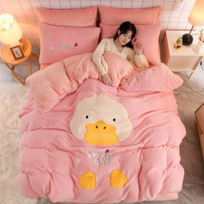 91家纺网 家纺一手货源 找家纺 朗莎家纺 2020新款羊羔绒法兰绒四件套 淘气鸭-粉