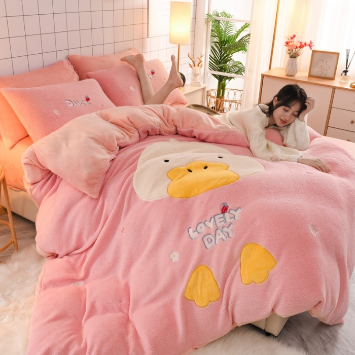 91家纺网 家纺一手货源 找家纺 朗莎家纺 2020新款羊羔绒法兰绒四件套 淘气鸭-粉