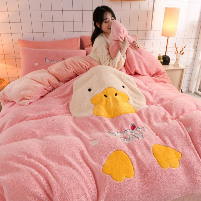 91家纺网 家纺一手货源 找家纺 朗莎家纺 2020新款羊羔绒法兰绒四件套 淘气鸭-粉