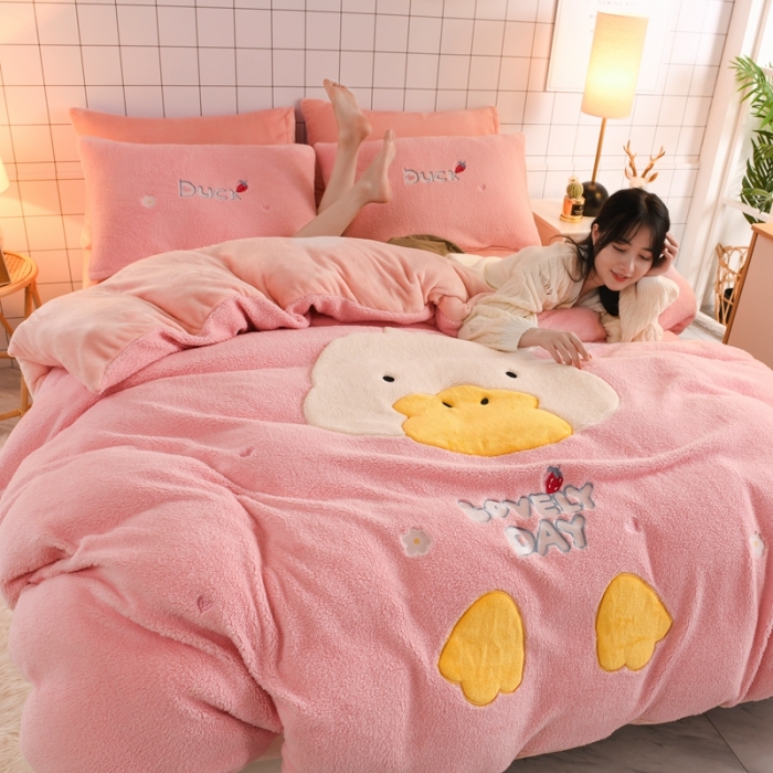 91家纺网 家纺一手货源 找家纺 朗莎家纺 2020新款羊羔绒法兰绒四件套 淘气鸭-粉