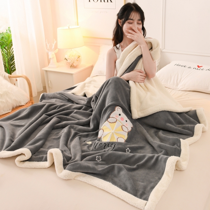 91家纺网 家纺一手货源 找家纺 朗莎家纺 2020新款羊羔绒+牛奶绒毛毯 柠檬熊-灰