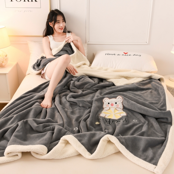 91家纺网 家纺一手货源 找家纺 朗莎家纺 2020新款羊羔绒+牛奶绒毛毯 柠檬熊-灰