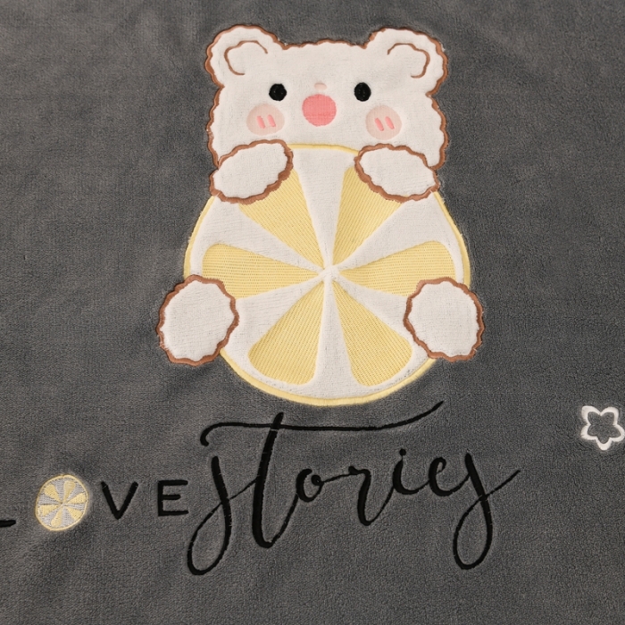 91家纺网 家纺一手货源 找家纺 朗莎家纺 2020新款羊羔绒+牛奶绒毛毯 柠檬熊-灰