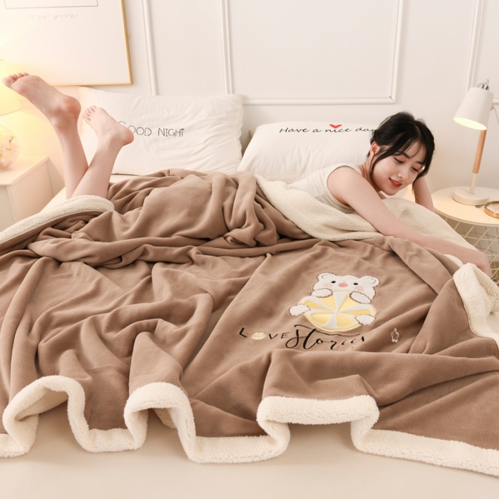 91家纺网 家纺一手货源 找家纺 朗莎家纺 2020新款羊羔绒+牛奶绒毛毯 柠檬熊-卡其