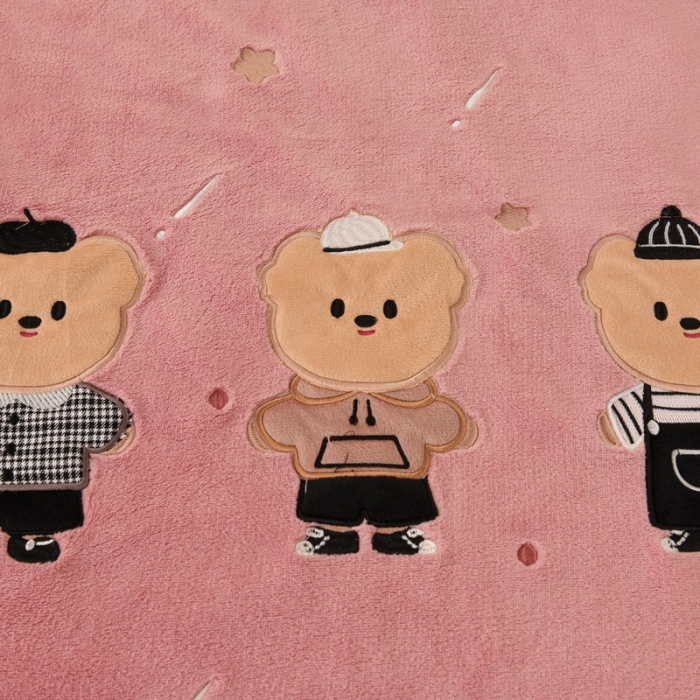91家纺网 家纺一手货源 找家纺 朗莎家纺 2020新款羊羔绒+牛奶绒毛毯 三只小熊-豆沙