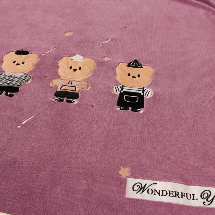 91家纺网 家纺一手货源 找家纺 朗莎家纺 2020新款羊羔绒+牛奶绒毛毯 三只小熊-紫