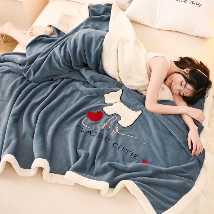 91家纺网 家纺一手货源 找家纺 朗莎家纺 2020新款羊羔绒+牛奶绒毛毯 神奇狗-宾利蓝