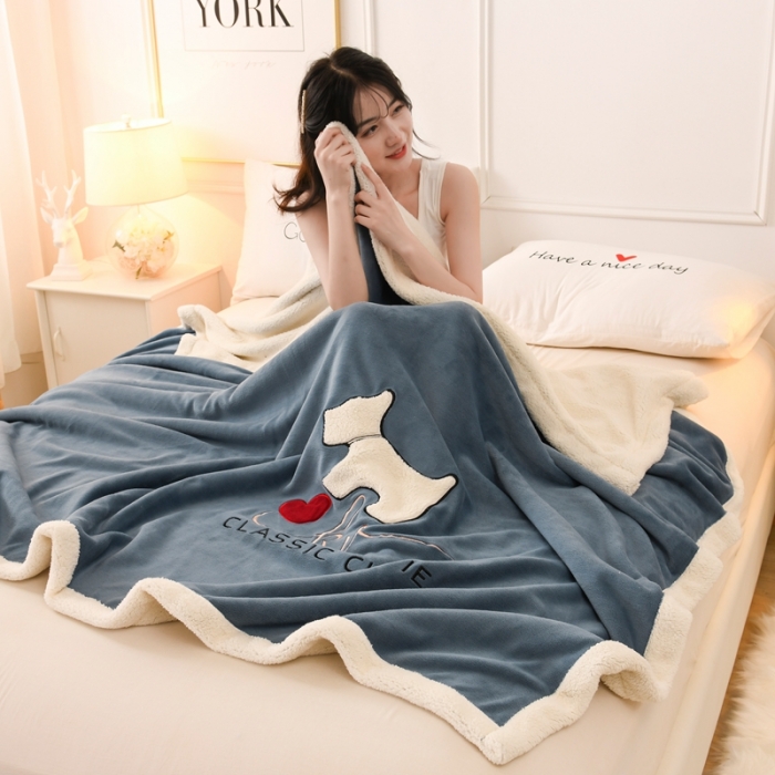 91家纺网 家纺一手货源 找家纺 朗莎家纺 2020新款羊羔绒+牛奶绒毛毯 神奇狗-宾利蓝