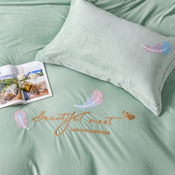 91家纺网 家纺一手货源 找家纺 金米诺 2020新款宝宝绒绣花四件套 豆绿