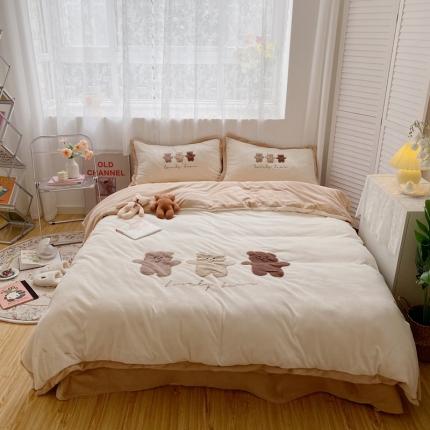 91家纺网 家纺一手货源 找家纺 星期八2020新款230g双面小熊系列牛奶绒四件套 三只熊米