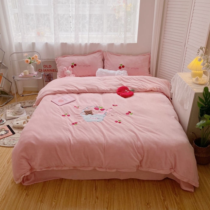 91家纺网 家纺一手货源 找家纺 （总）星期八2020新款230g双面小熊系列牛奶绒四件套